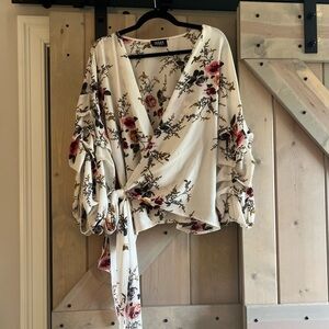 2/$30🔥LIKE NEW IVORY Floral Wrap Blouse